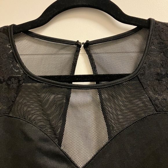 Guess Black Women’s Top (S) - Picture 4 of 6